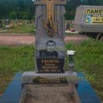 Памятник из гранита.Крест