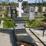 Памятник из гранита.Крест