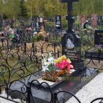 Памятник из гранита.Крест