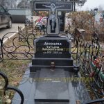 Памятник из гранита.Крест