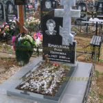 Памятник из гранита.Крест