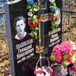 Памятник из гранита.Крест