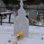 Памятник из гранита.Крест