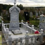 Памятник из гранита.Крест
