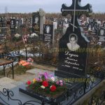 Памятник из гранита.Крест