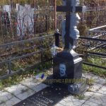 Памятник из гранита.Крест