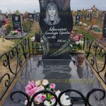 Памятники с инкрустацией