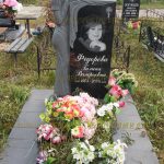 Скульптурные памятники из гранита