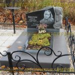 Скульптурные памятники из гранита