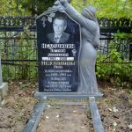 Скульптурные памятники из гранита