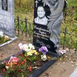 Скульптурные памятники из гранита