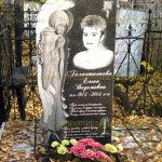 Скульптурные памятники из гранита