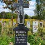 Памятник из гранита.Крест
